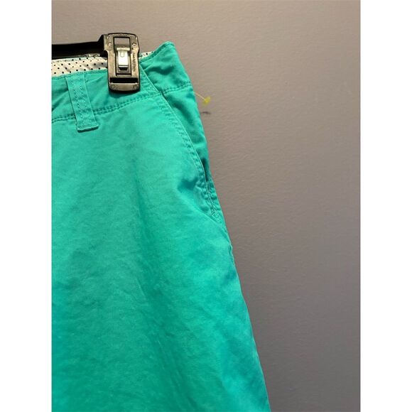 Crown & Ivy Women's Green Capri Pants Size 6 Casual Solid Mid Rise - Picture 3 of 10